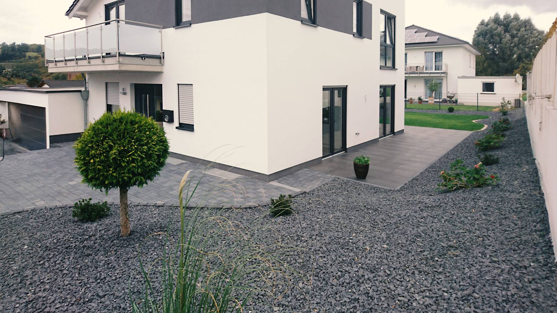 Gestaltung eines Gartens, Stein- & Pflasterarbeiten, Bepflanzung 