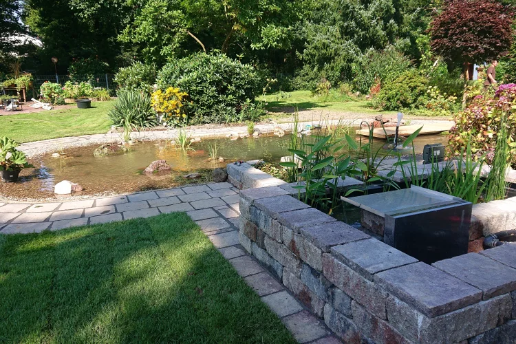 Pflaster- und Steinarbeiten von privaten Gärten und öffentlichen Aussenanlagen