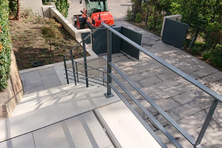 Natursteinmauern und Gartenmauern aus Betonsteinen oder Sichtbeton