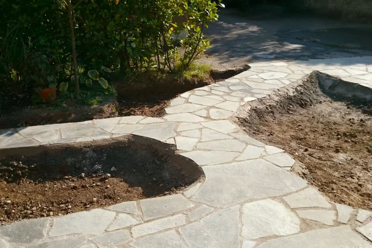 Planung einer Gartenanlage, Stein- & Pflasterarbeiten, Bepflanzung in Bonn und im Rhein-Sieg-Kreis